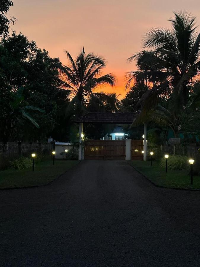 Babira Brookside Heritage Resort คุมาราคม ภายนอก รูปภาพ