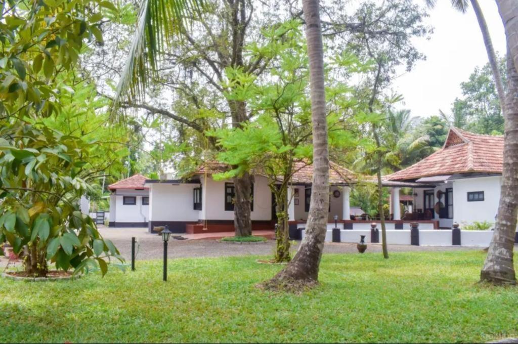 Babira Brookside Heritage Resort คุมาราคม ภายนอก รูปภาพ