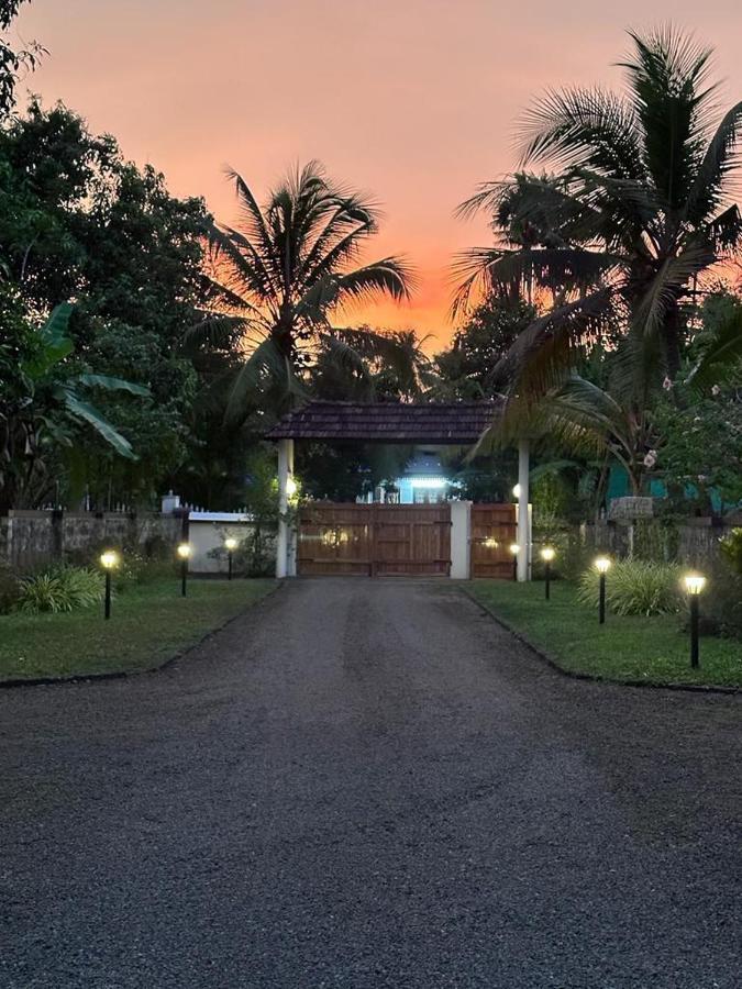 Babira Brookside Heritage Resort คุมาราคม ภายนอก รูปภาพ