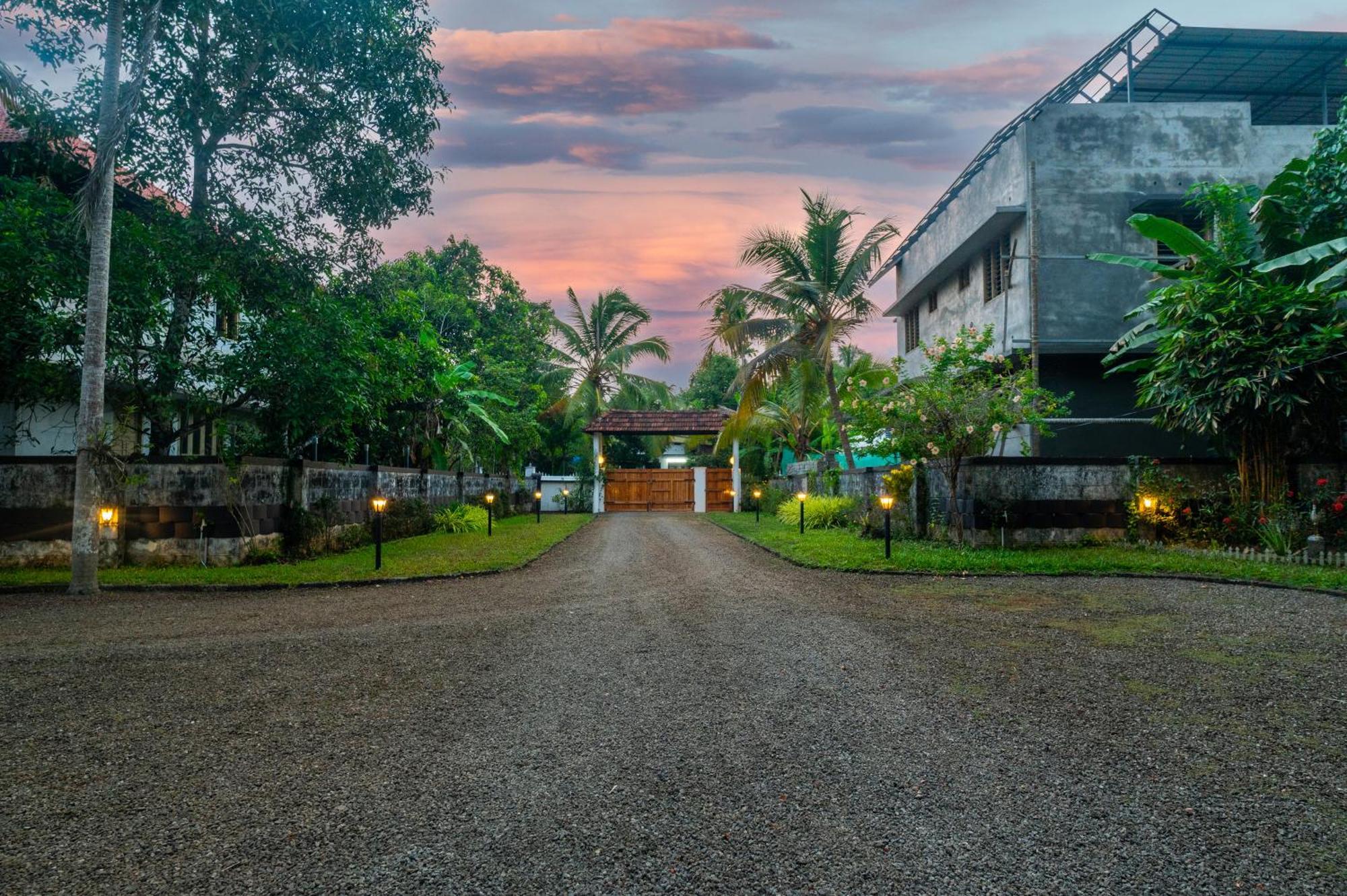 Babira Brookside Heritage Resort คุมาราคม ภายนอก รูปภาพ