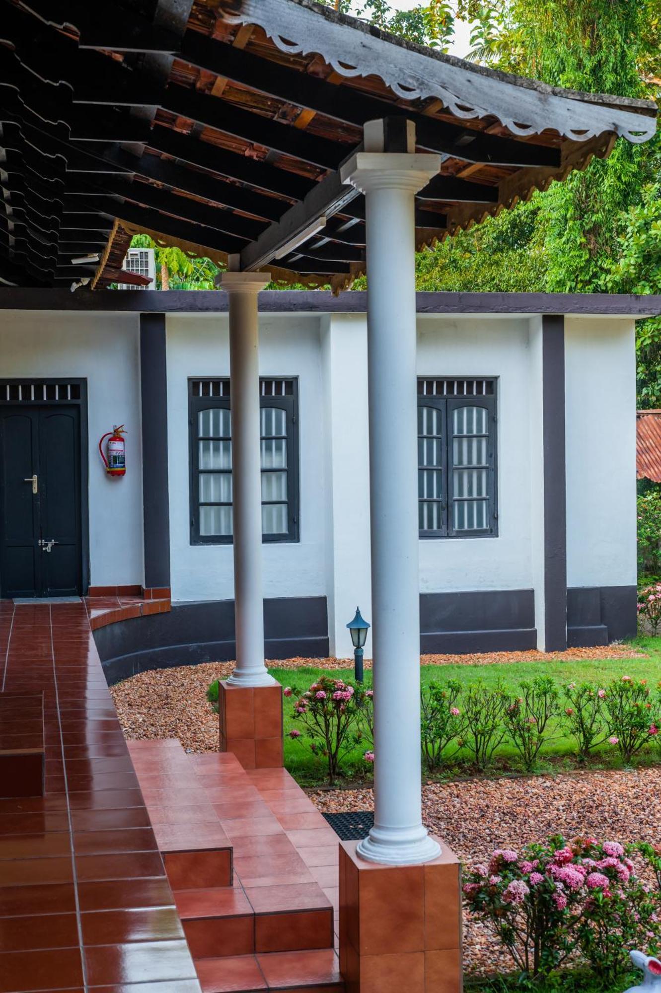 Babira Brookside Heritage Resort คุมาราคม ภายนอก รูปภาพ