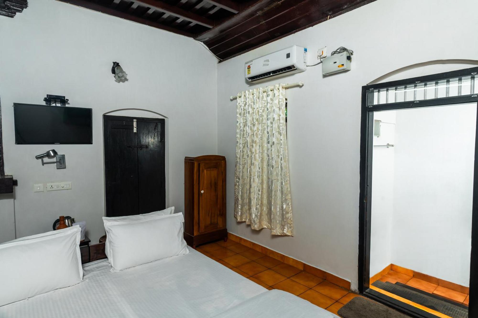 Babira Brookside Heritage Resort คุมาราคม ภายนอก รูปภาพ