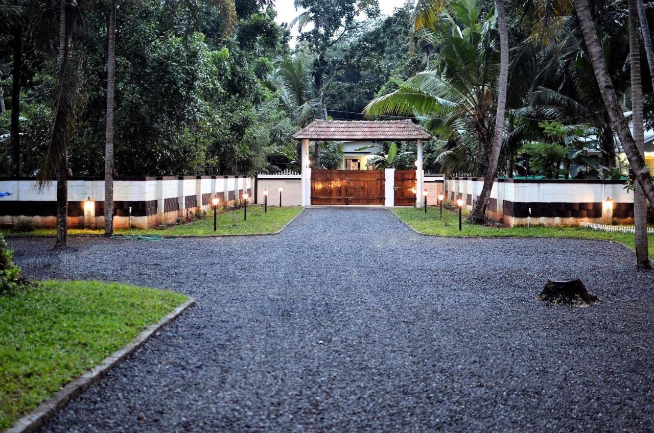 Babira Brookside Heritage Resort คุมาราคม ภายนอก รูปภาพ